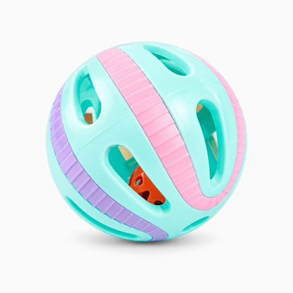 Balles chat vives rangées dans un panier à jouets, accessoires de jeu légers et portatifs