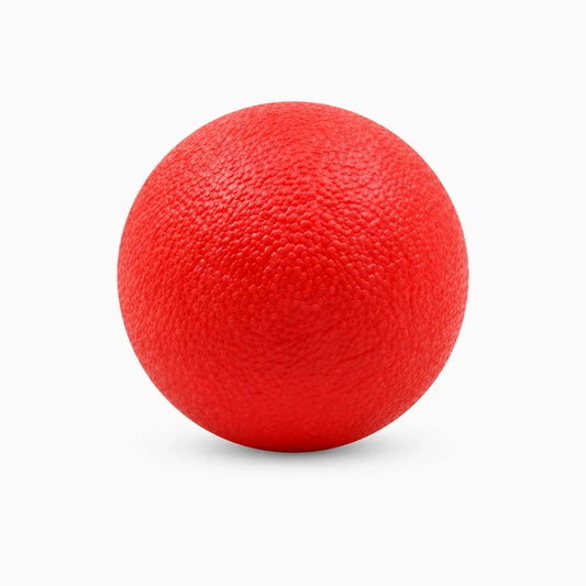 Balle rouge indestructible pour chien, conçue pour résister aux mâchures intensives