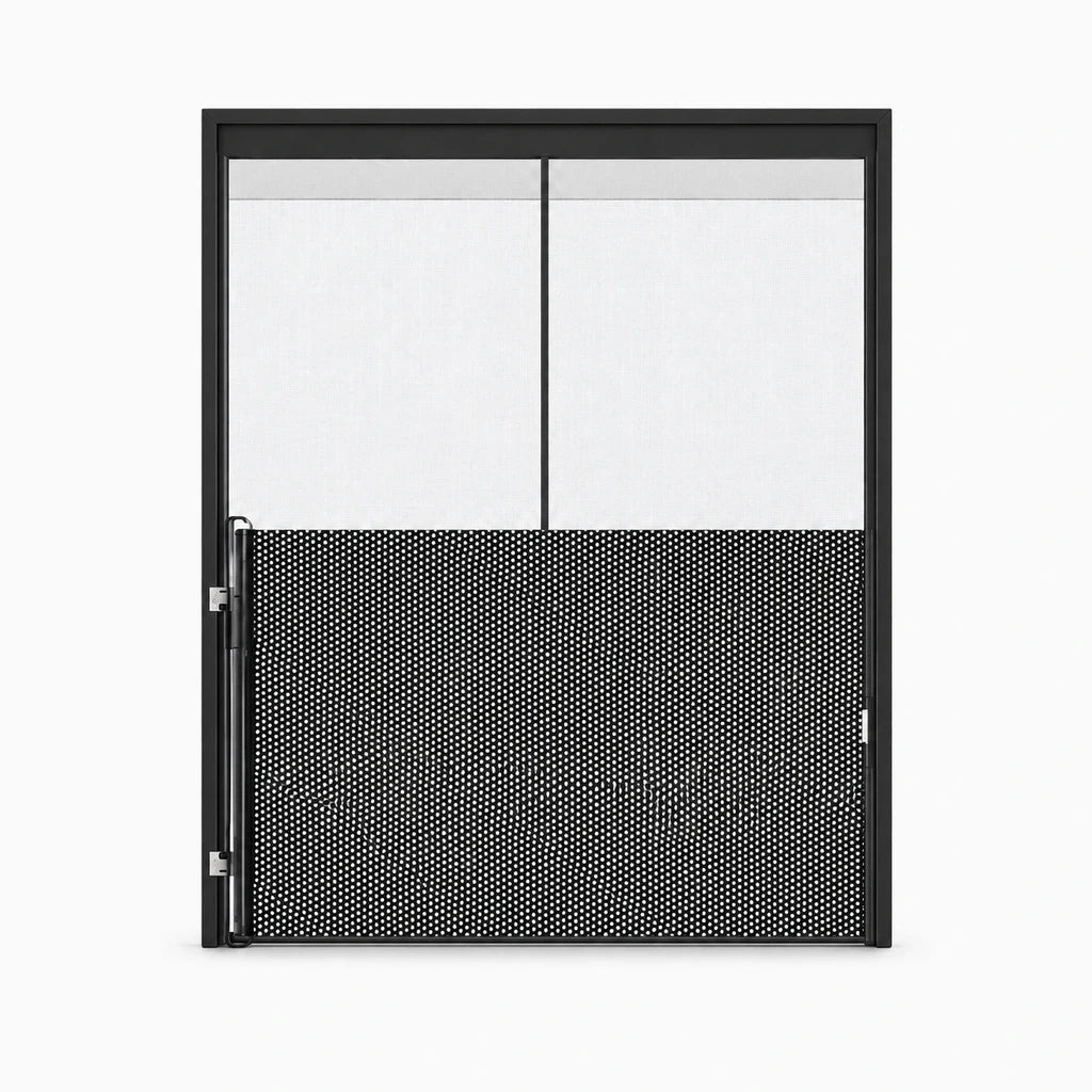 Barrière anti chat textile extensible fixée entre deux montants de porte
