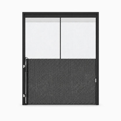 Barrière anti chat textile extensible fixée entre deux montants de porte