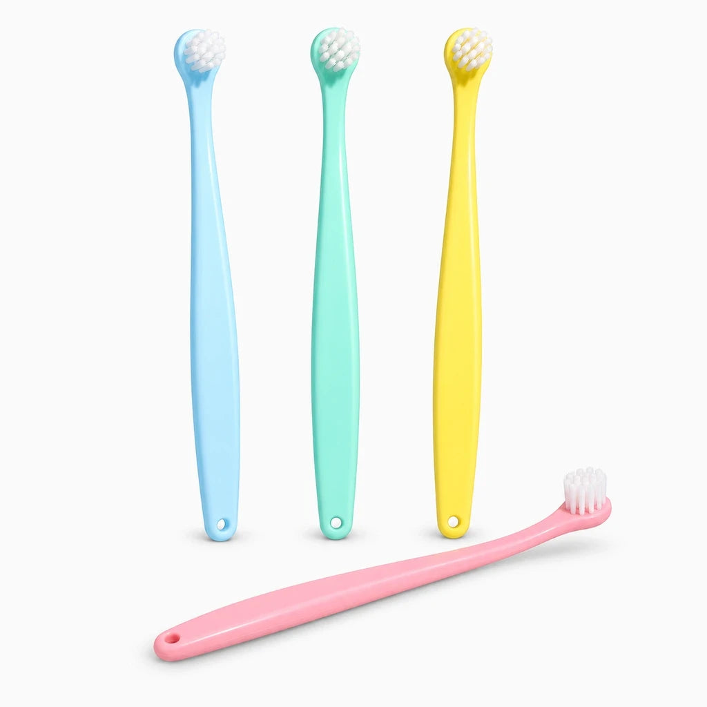 Brosser les dents des chiens avec précision grâce à la tête fine de cette brosse
