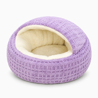 Abri couchage chat compact, forme arrondie protectrice, matière douce retenant la chaleur, installation facile