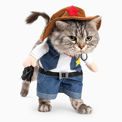 Petit chien portant un costume cowboy léger, idéal pour fêtes et photos