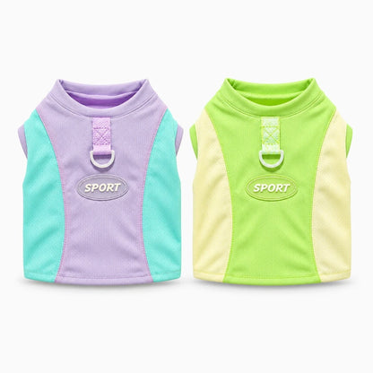 Gilet rafraîchissant chien avec tissu respirant léger, détail de la texture et de la coupe ajustée