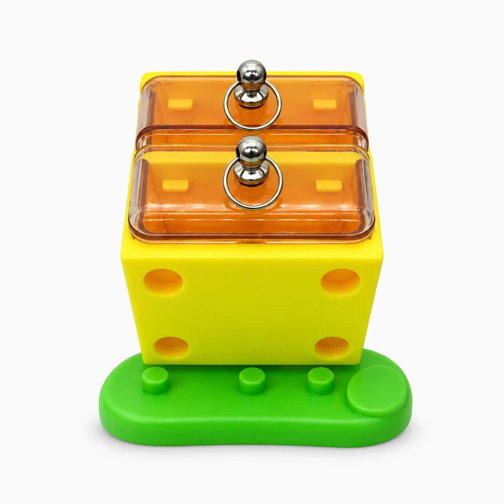 Accessoire enrichissement hamster comprenant un compartiment secret à ouvrir pour récompense