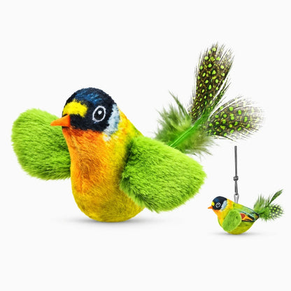 Chat jouant avec un jouet oiseau chanteur en tissu résistant aux griffes