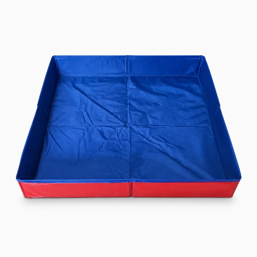 Bassin ludique rouge pour chat et chien, format compact adaptable à terrasse ou jardin