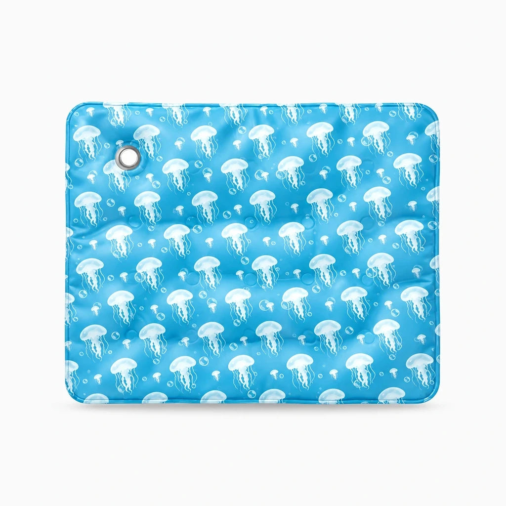 Tapis fraîcheur chien posé au sol avec base antidérapante, prêt à offrir du confort à votre animal