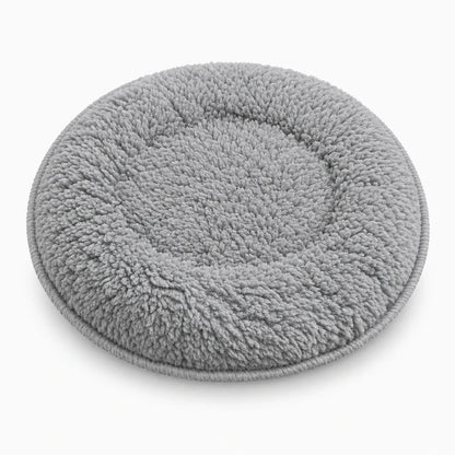 Détail de la texture peluche du tapis pour lapin, matière confortable et isolante